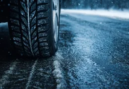 Changement de pneus hiver 2025-2026 : dates, obligations, sanctions et conseils pour ne pas se tromper